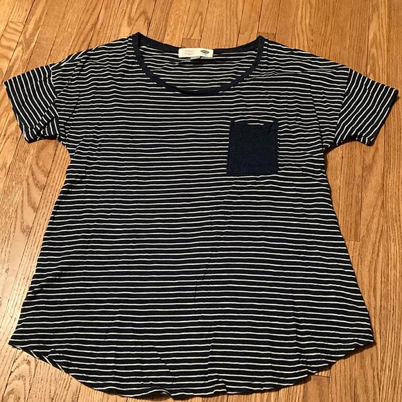 Old Navy blue and white stripe maternity tee with pocket. - Picture 1 of 5